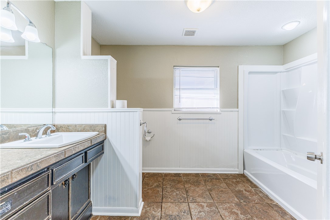 1312 W 3rd Street Mcgregor TX 76657