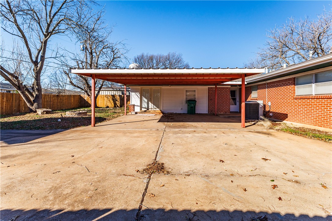 1312 W 3rd Street Mcgregor TX 76657