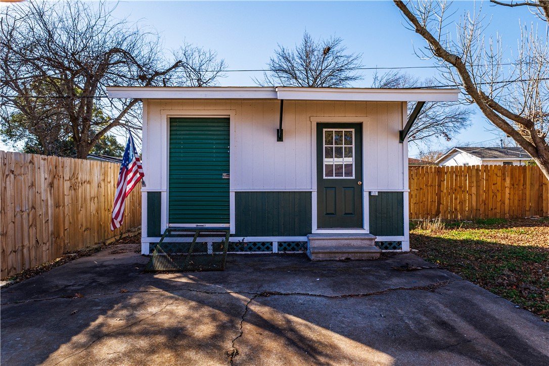 1312 W 3rd Street Mcgregor TX 76657