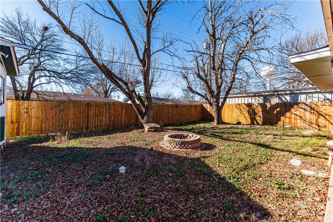 1312 W 3rd Street Mcgregor TX 76657