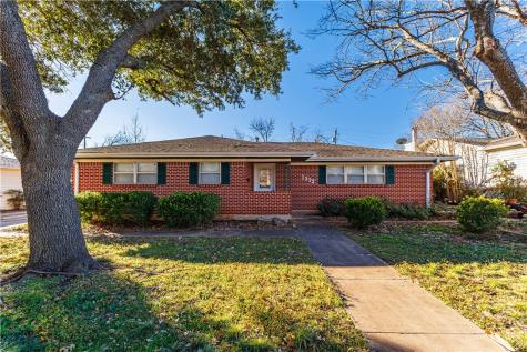 1312 W 3rd Street Mcgregor TX 76657
