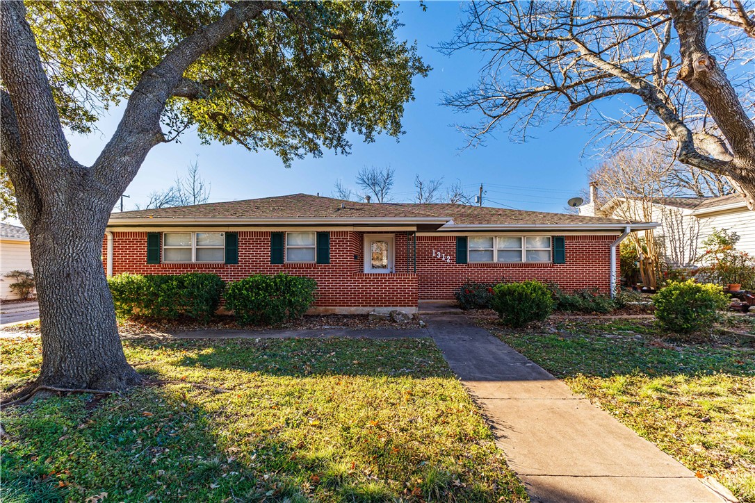 1312 W 3rd Street Mcgregor TX 76657