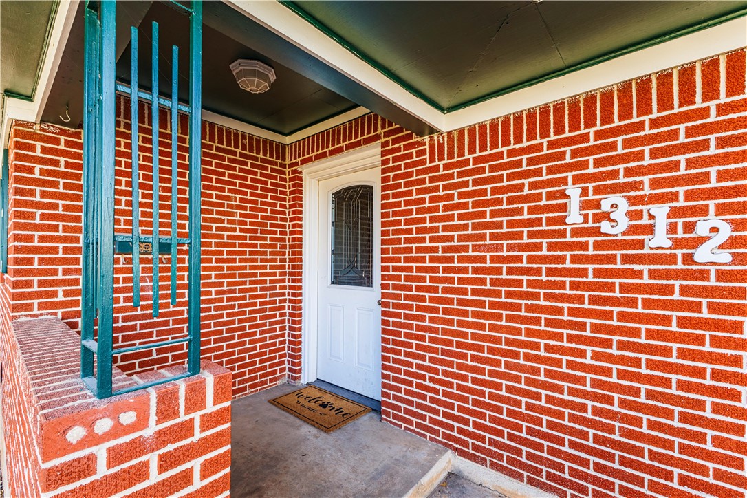 1312 W 3rd Street Mcgregor TX 76657