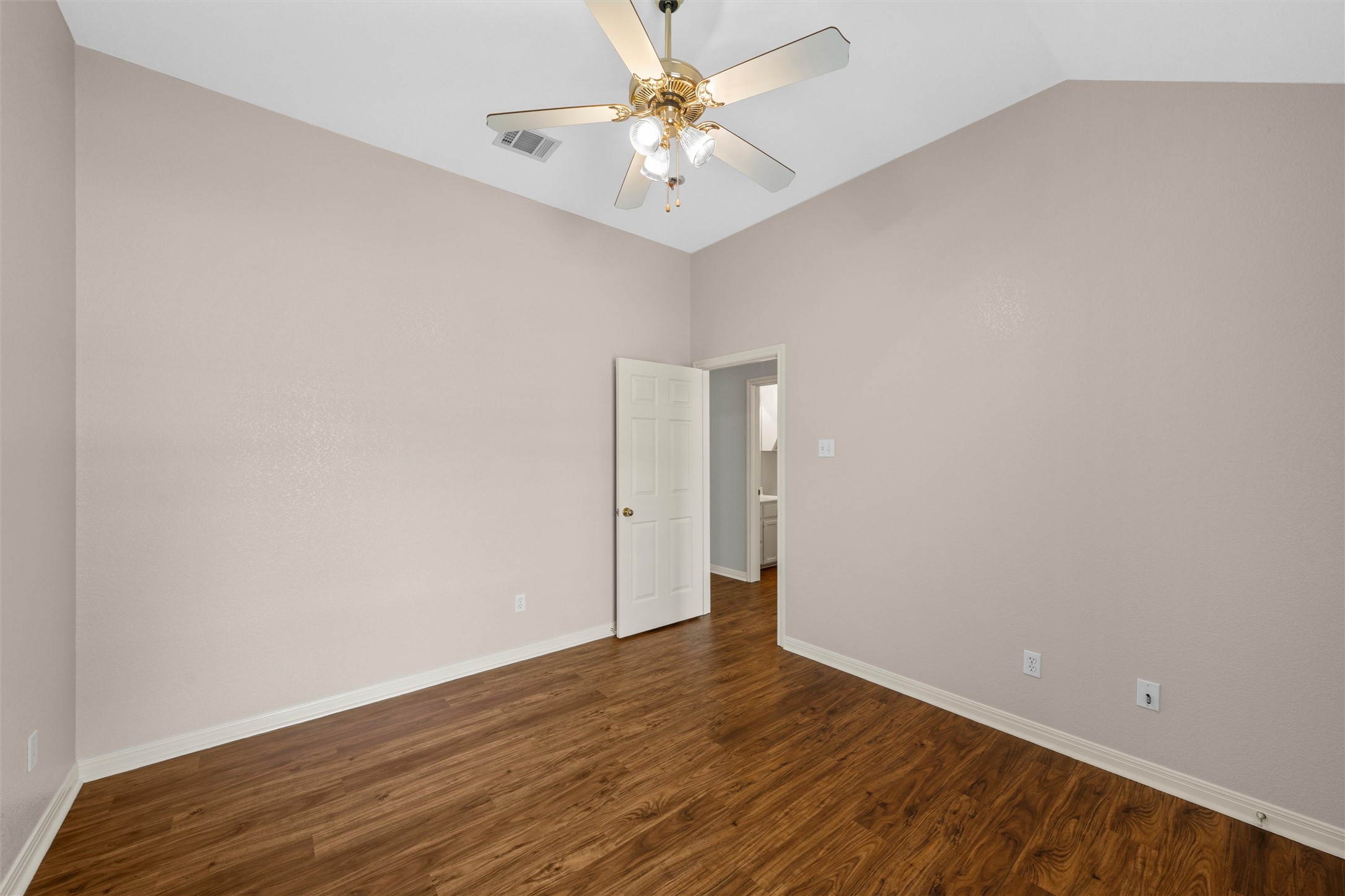 1041 Cheyenne Trail Hewitt TX 76643