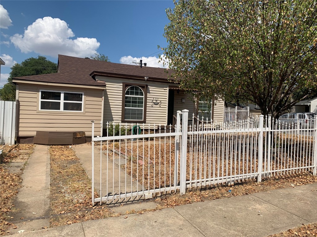 303 W Hobson Avenue Dallas TX 75224