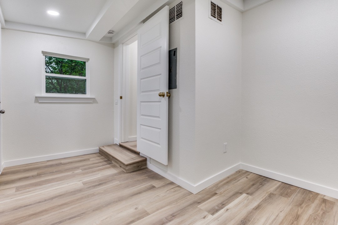 6808 Wofford Avenue Dallas TX 75227