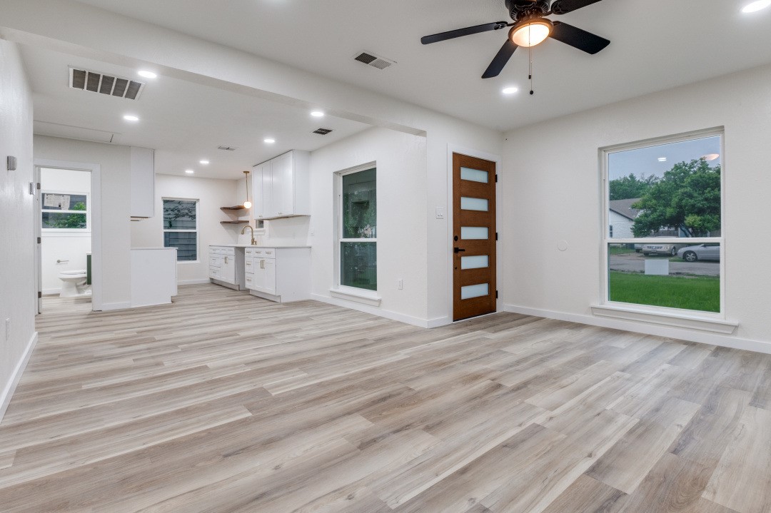 6808 Wofford Avenue Dallas TX 75227