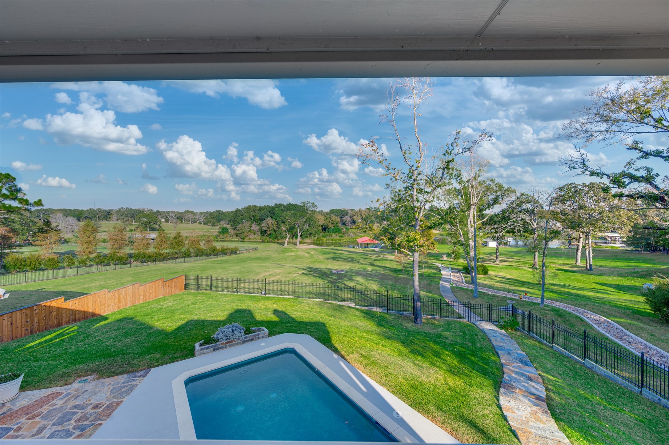 2001 Rose Pointe Athens TX 75752