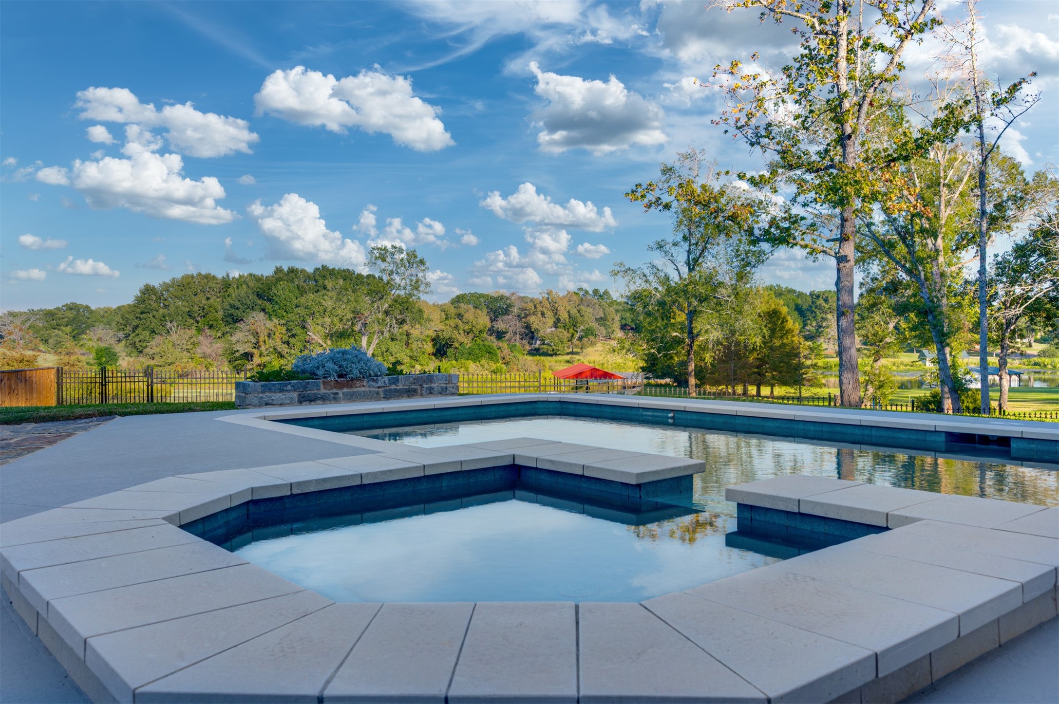 2001 Rose Pointe Athens TX 75752