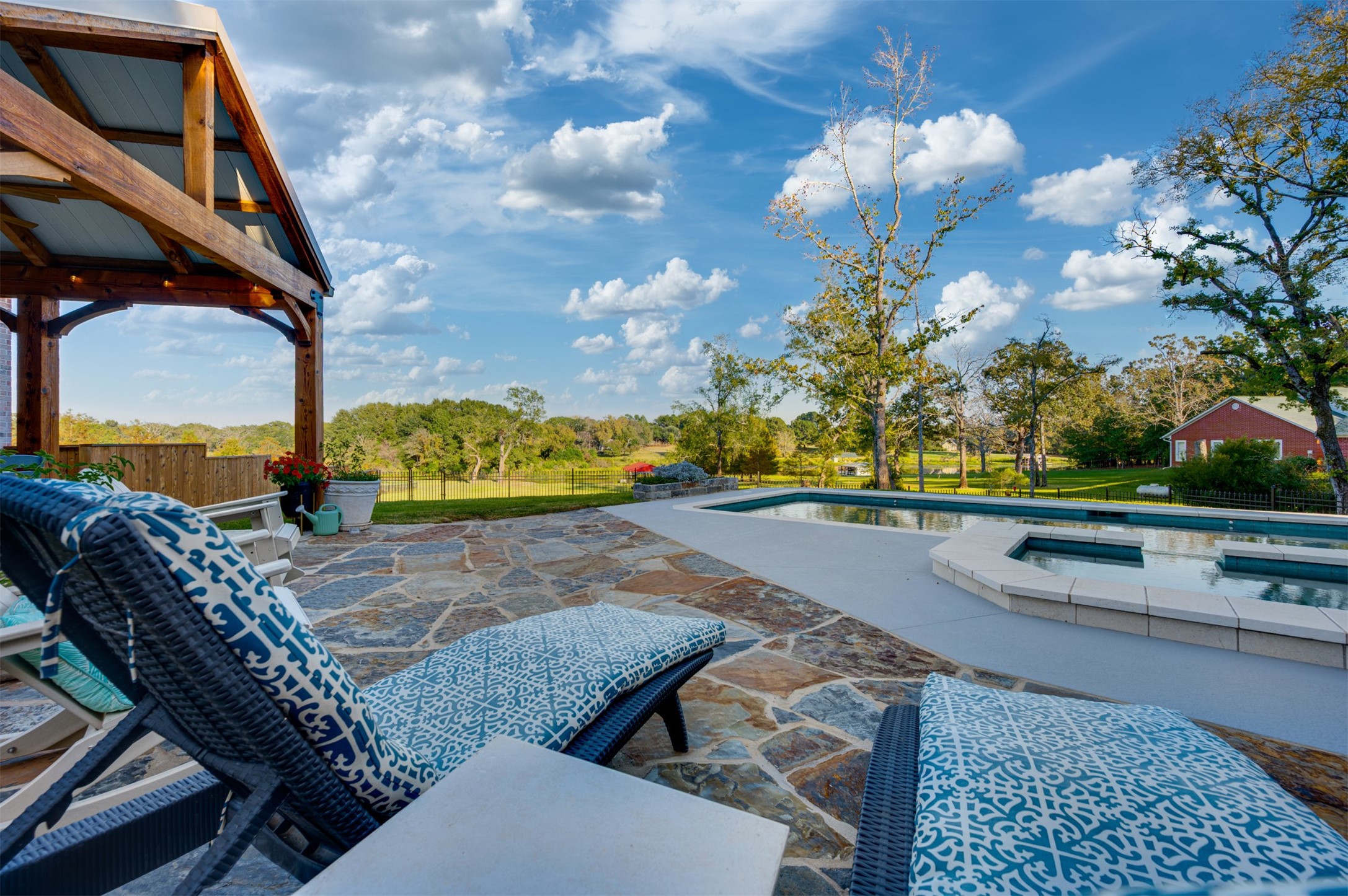 2001 Rose Pointe Athens TX 75752