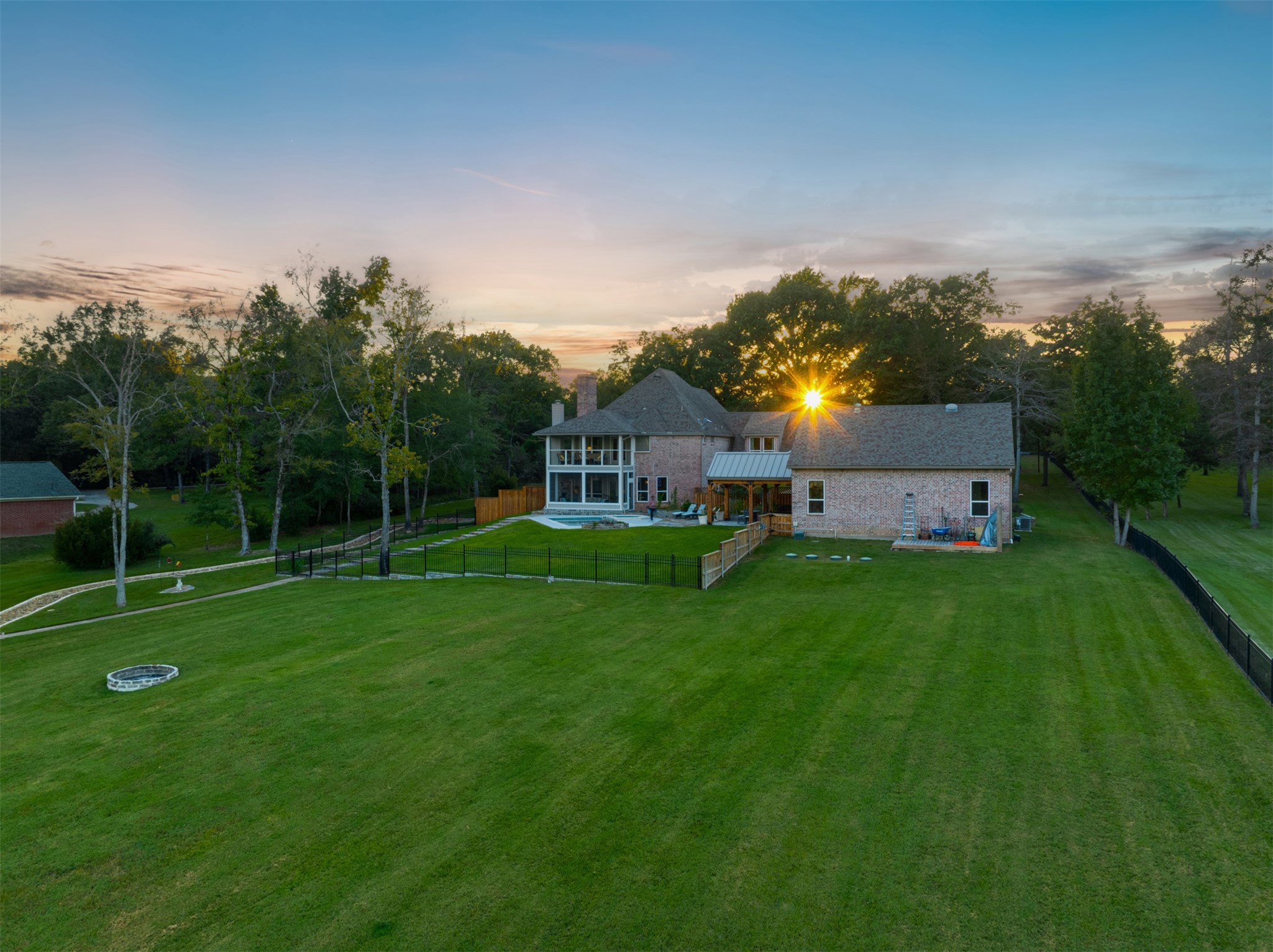 2001 Rose Pointe Athens TX 75752