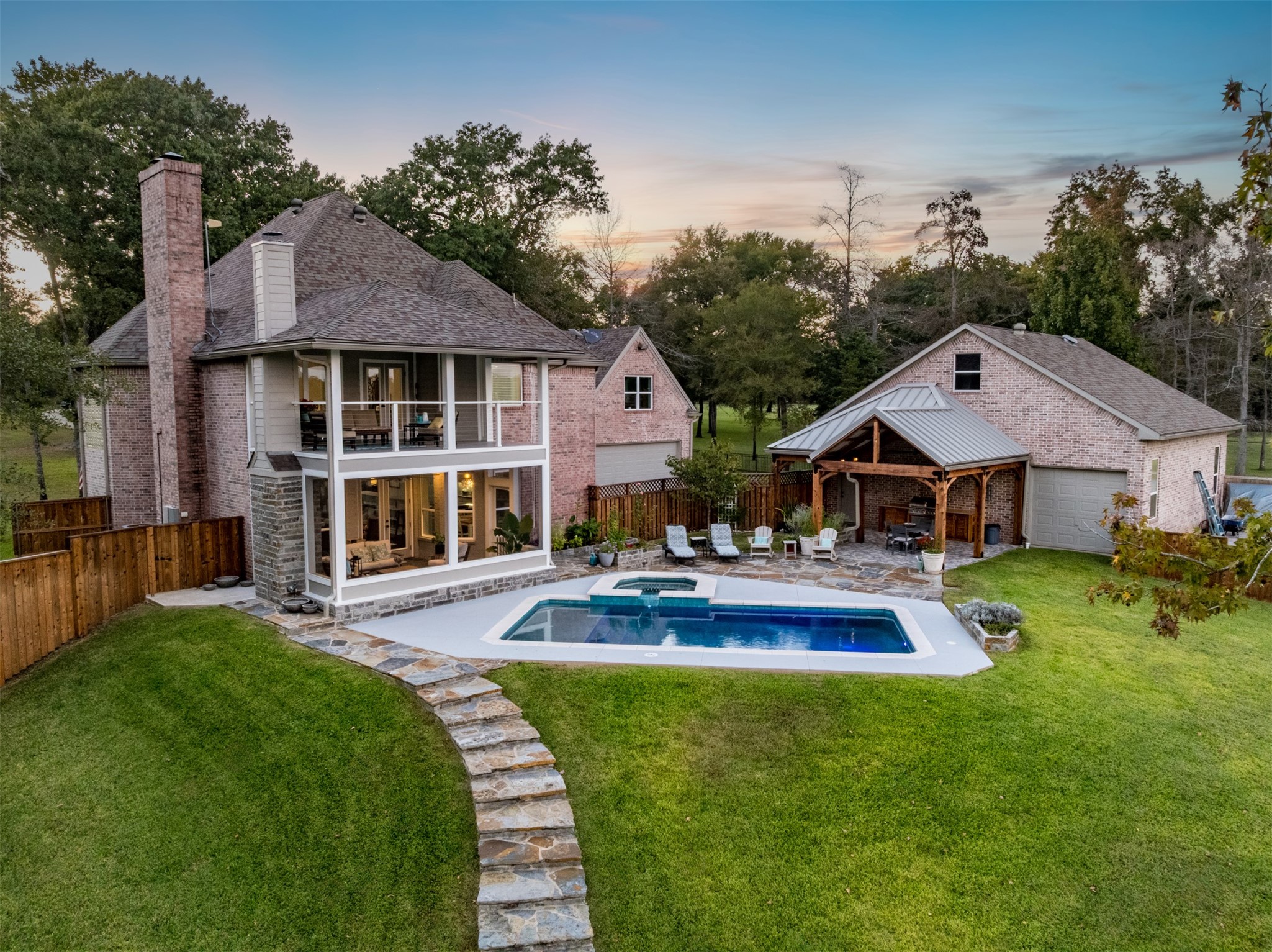 2001 Rose Pointe Athens TX 75752
