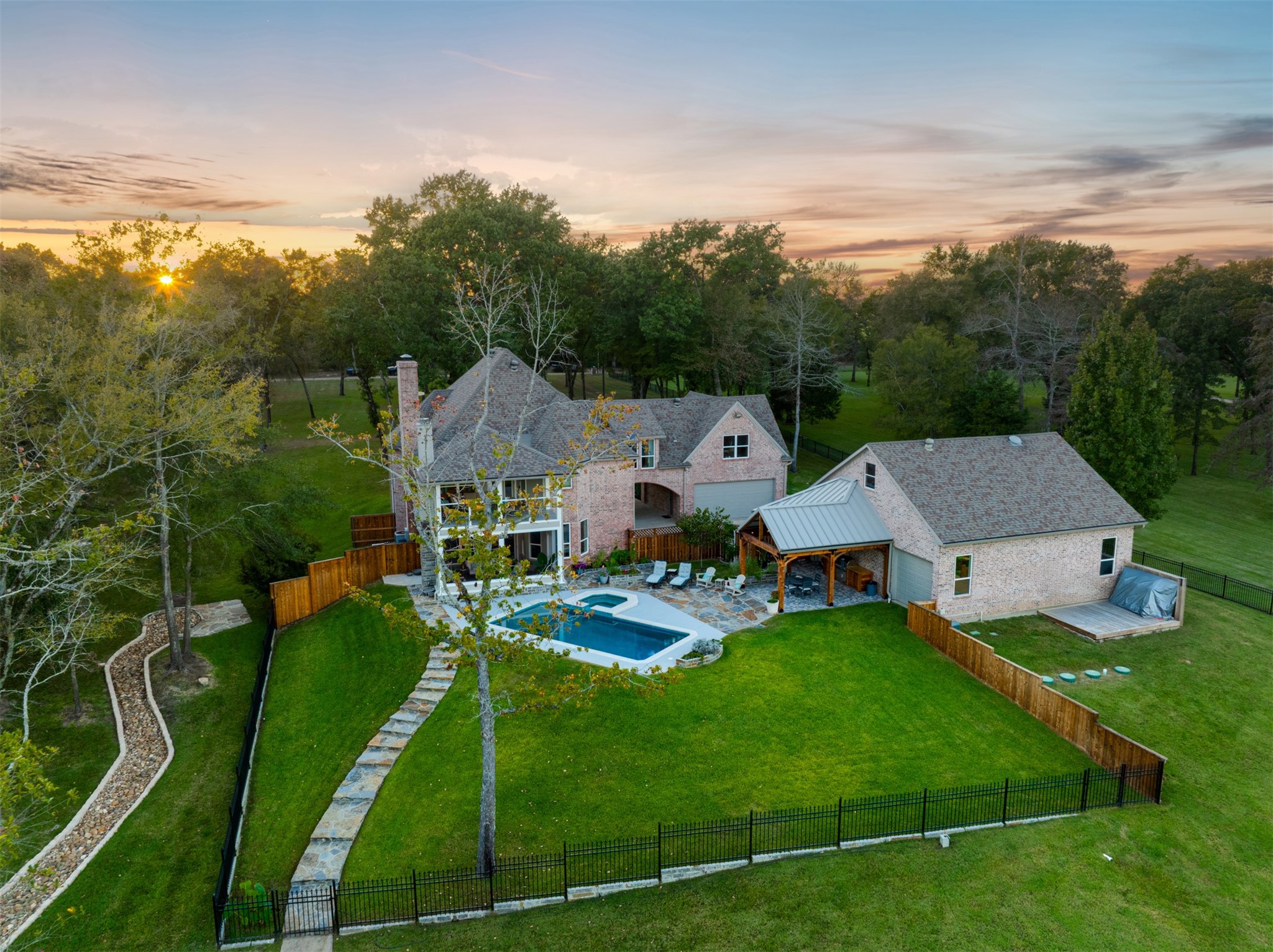 2001 Rose Pointe Athens TX 75752