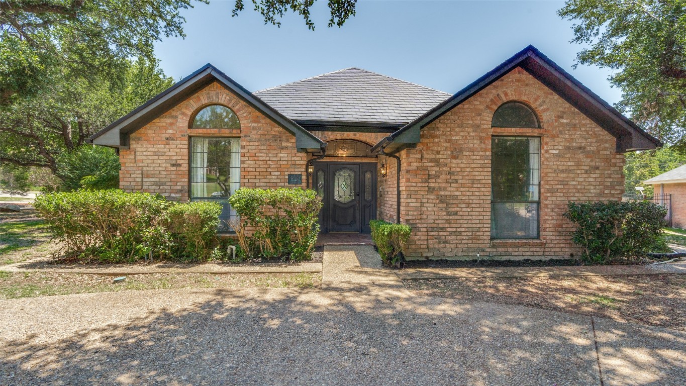 1300 Mosslake Drive Desoto TX 75115