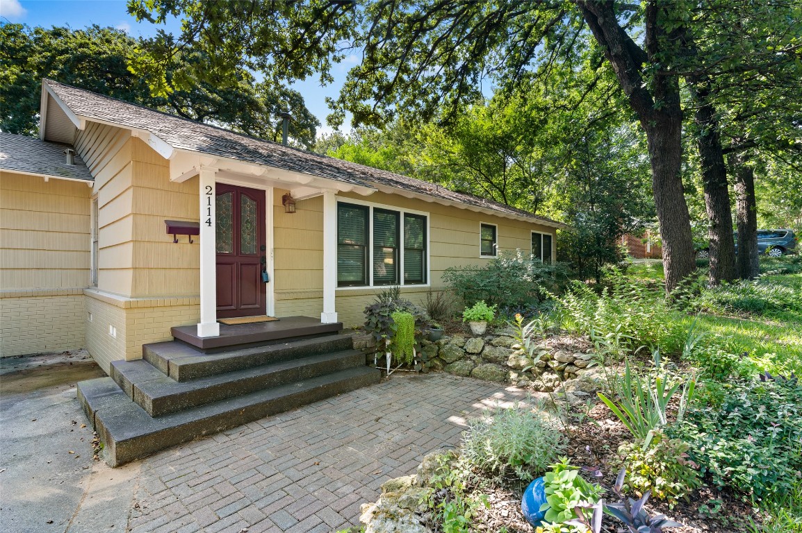 2114 Crestwood Place Denton TX 76209