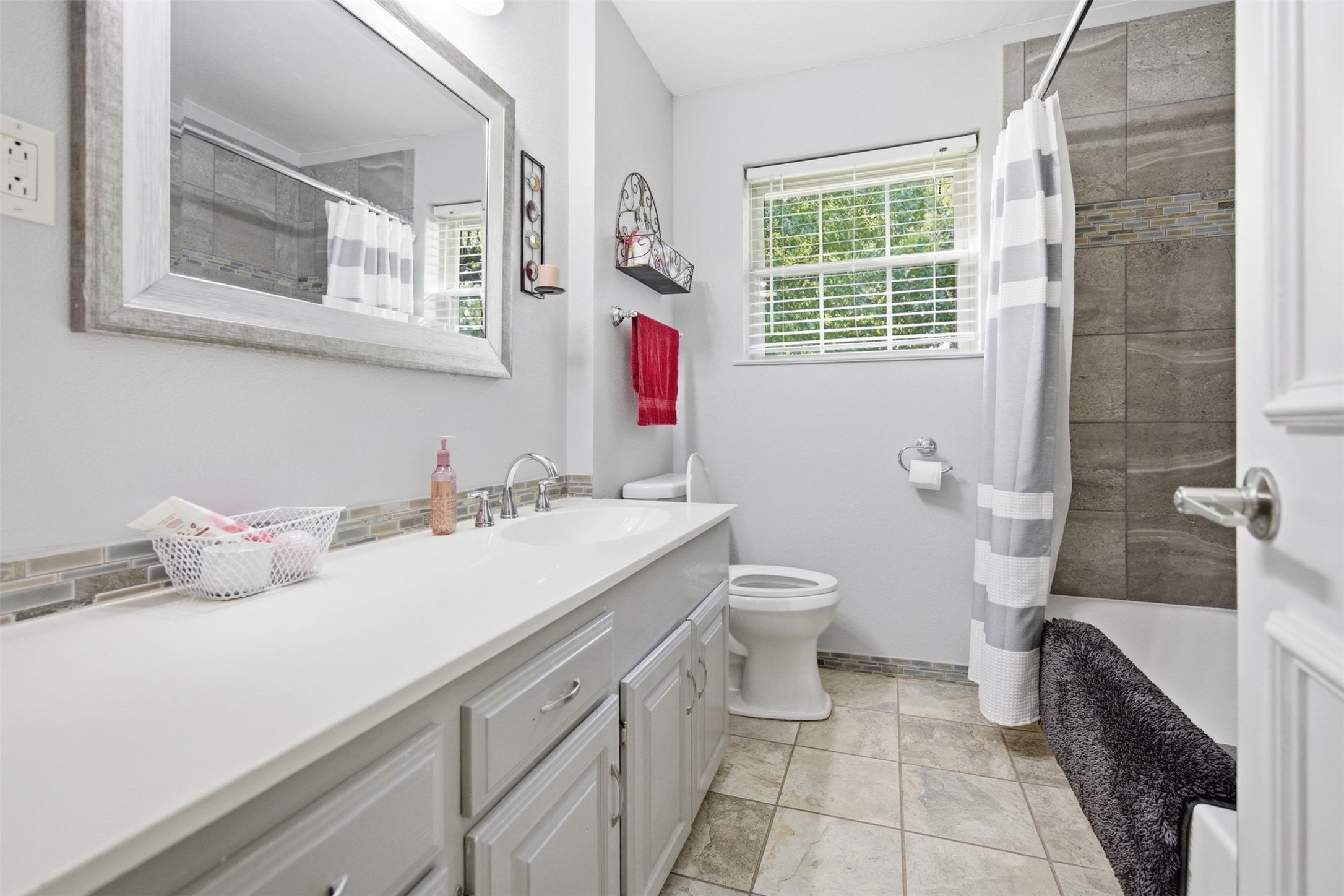 1609 Comanche Trail Garland TX 75043