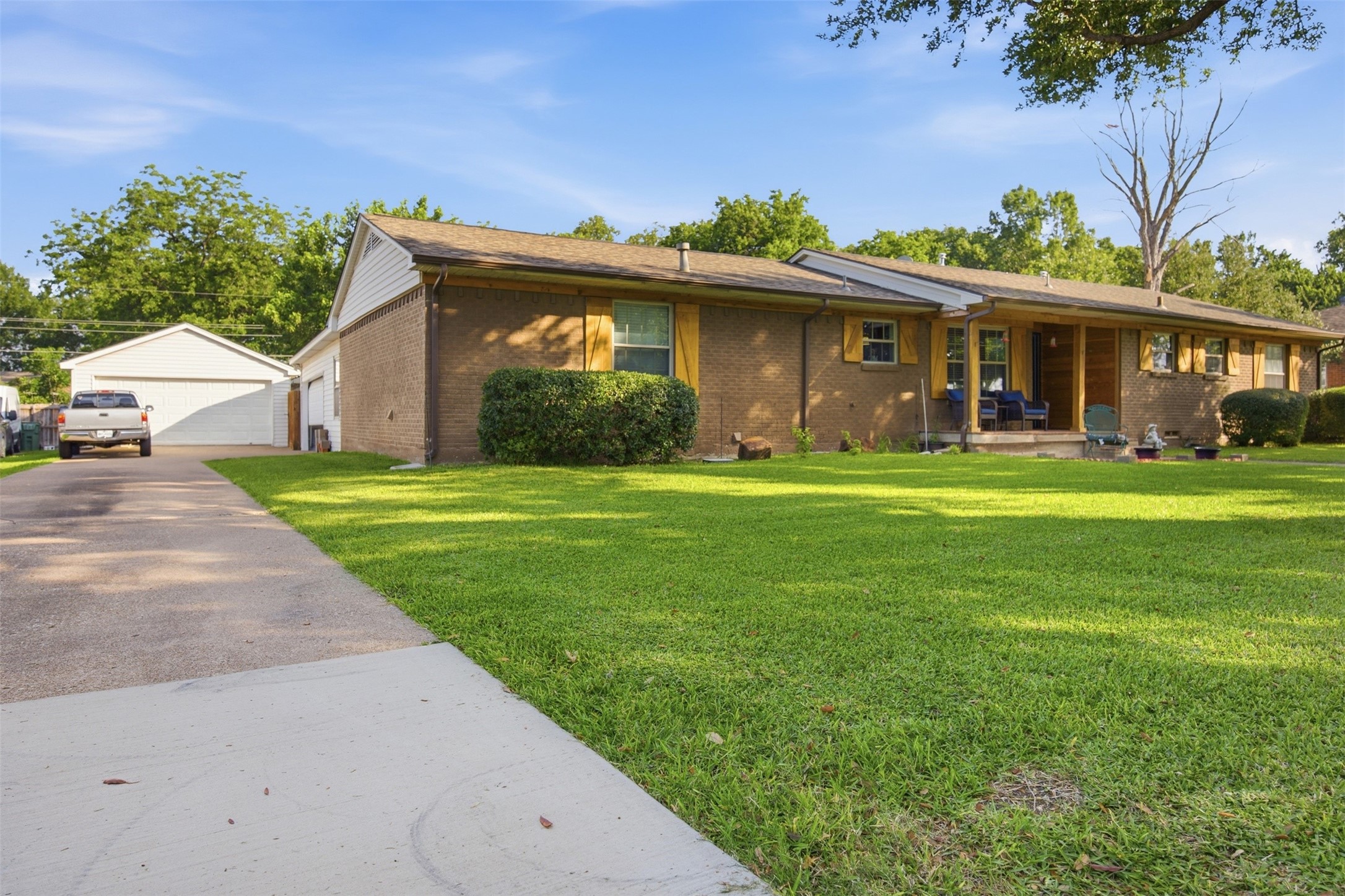 1609 Comanche Trail Garland TX 75043
