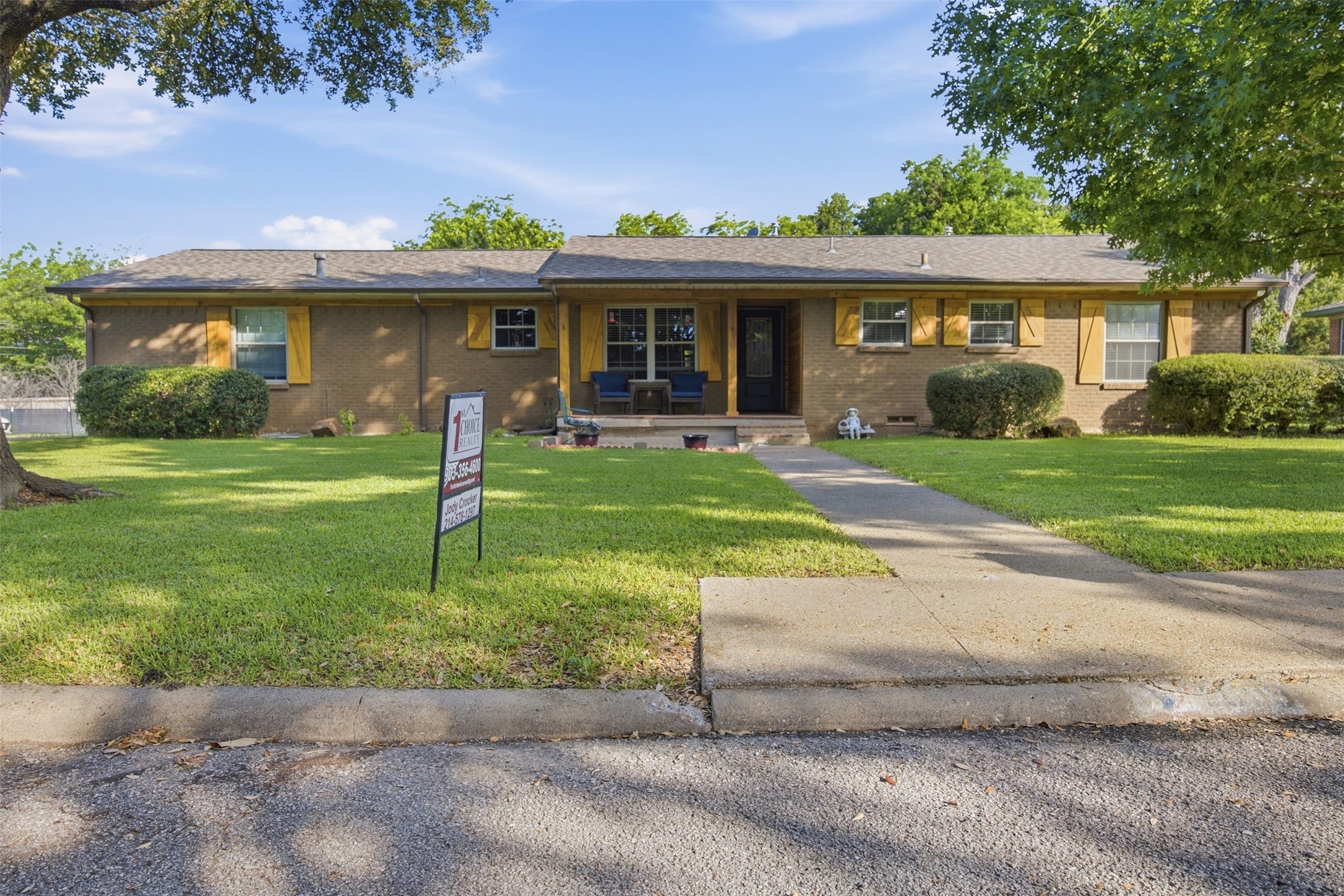 1609 Comanche Trail Garland TX 75043