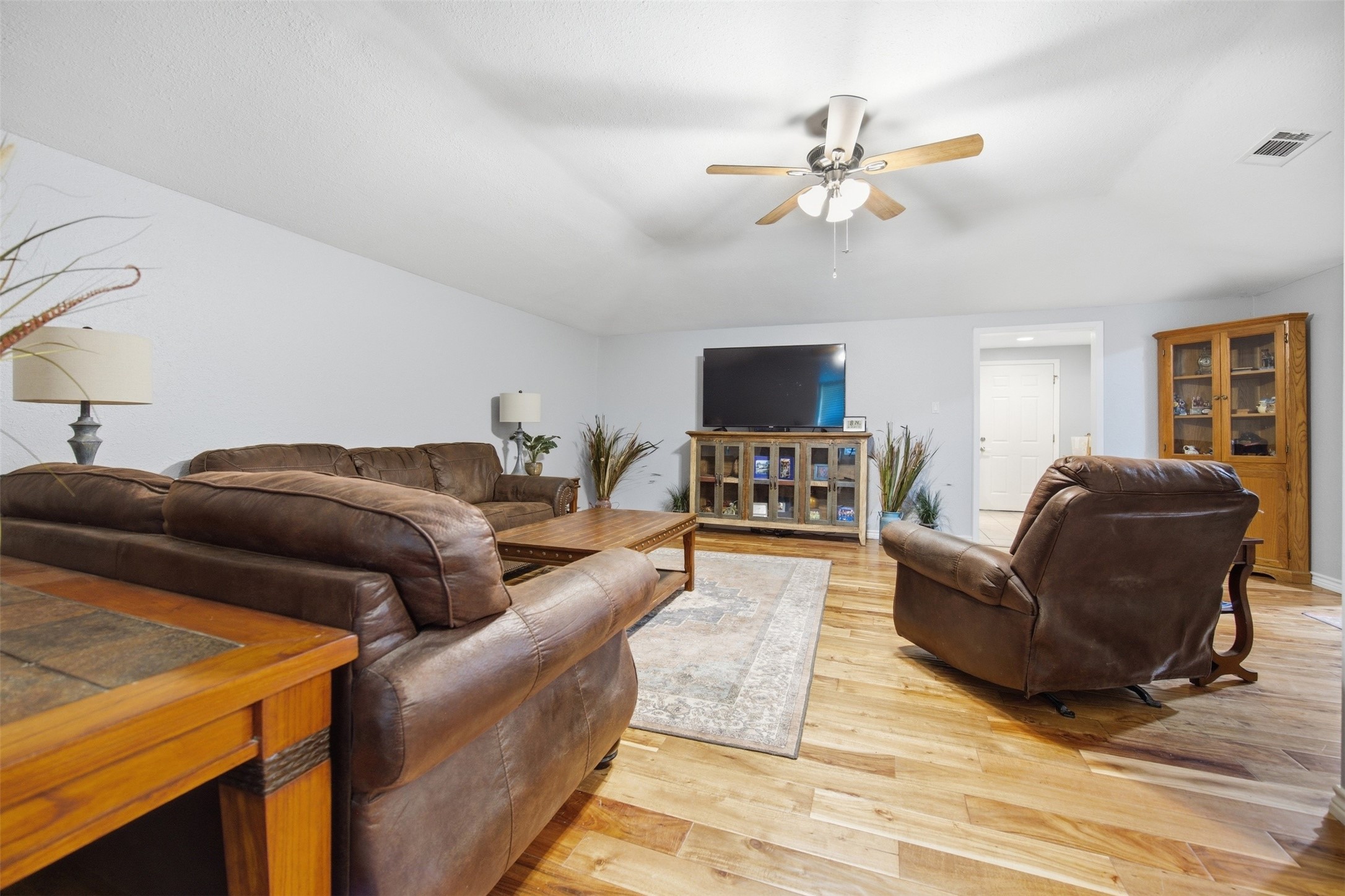 1609 Comanche Trail Garland TX 75043