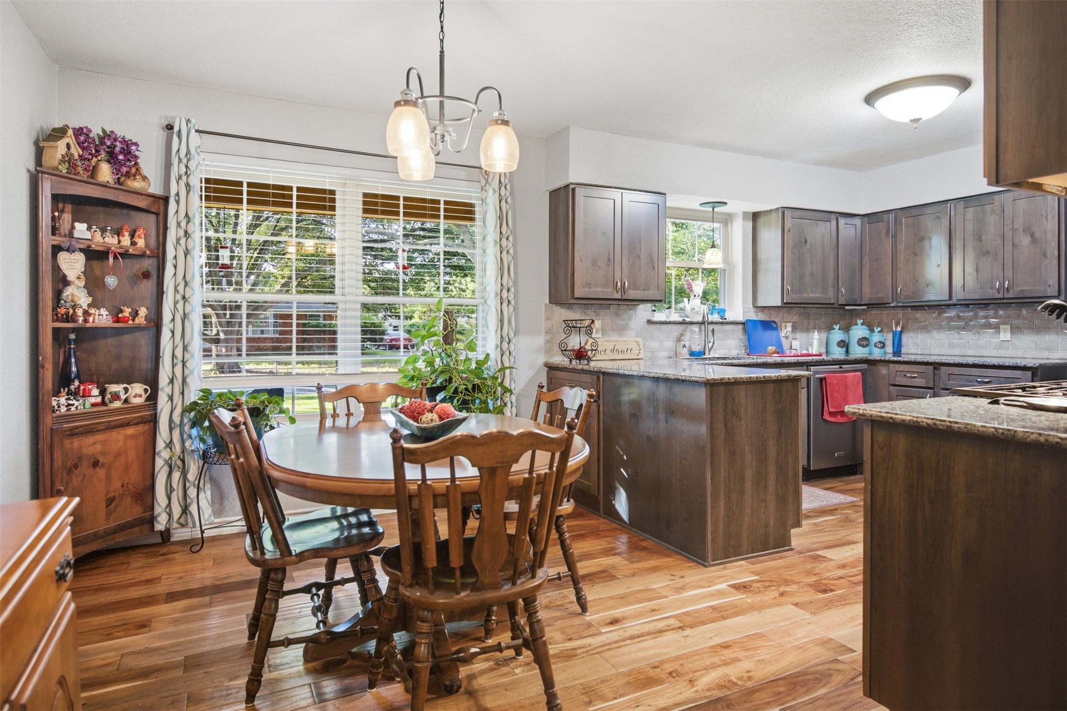 1609 Comanche Trail Garland TX 75043