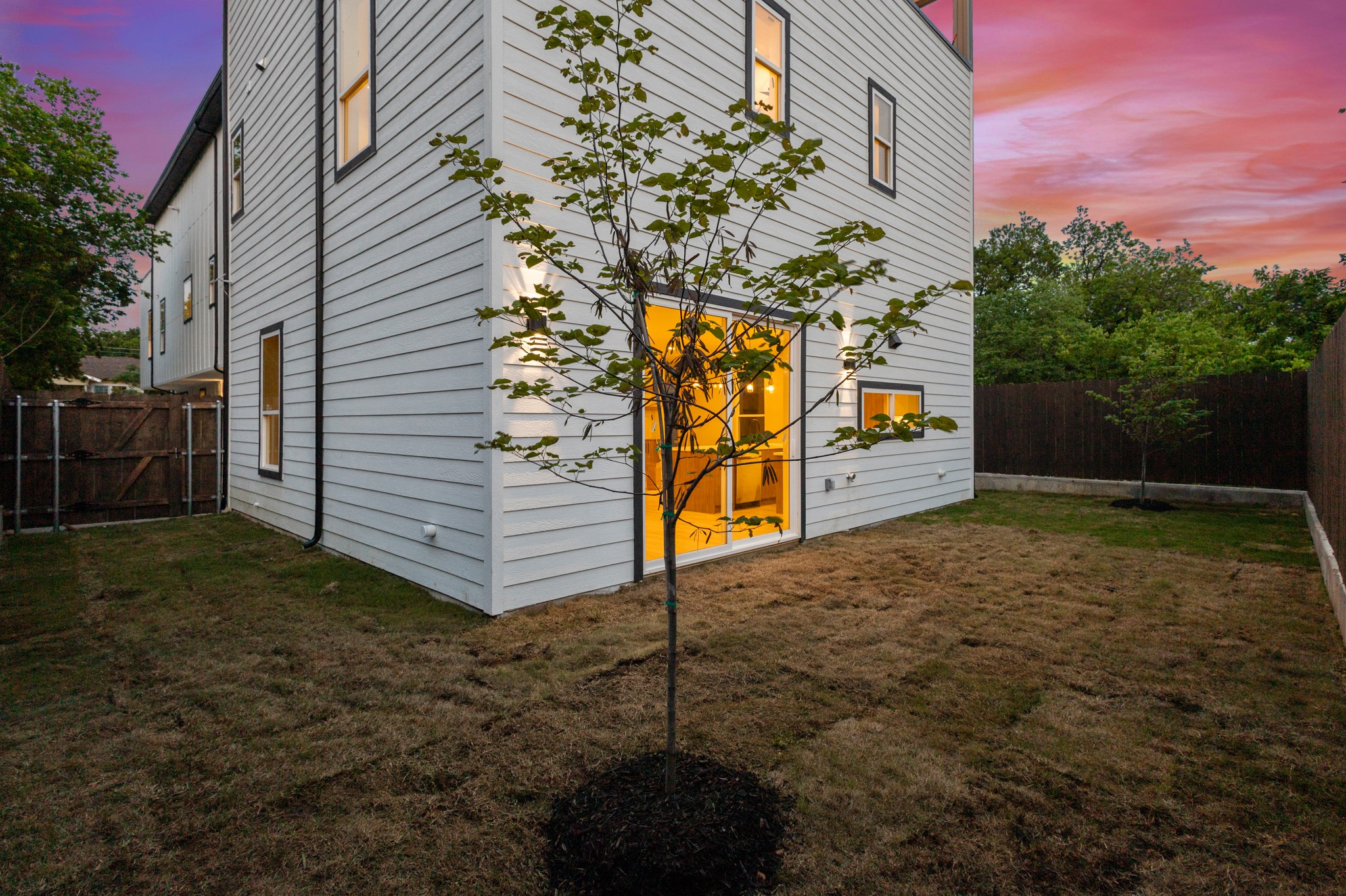 415 N Patton Avenue Dallas TX 75203