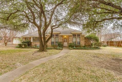 112 Cliffside Drive S Burleson TX 76028