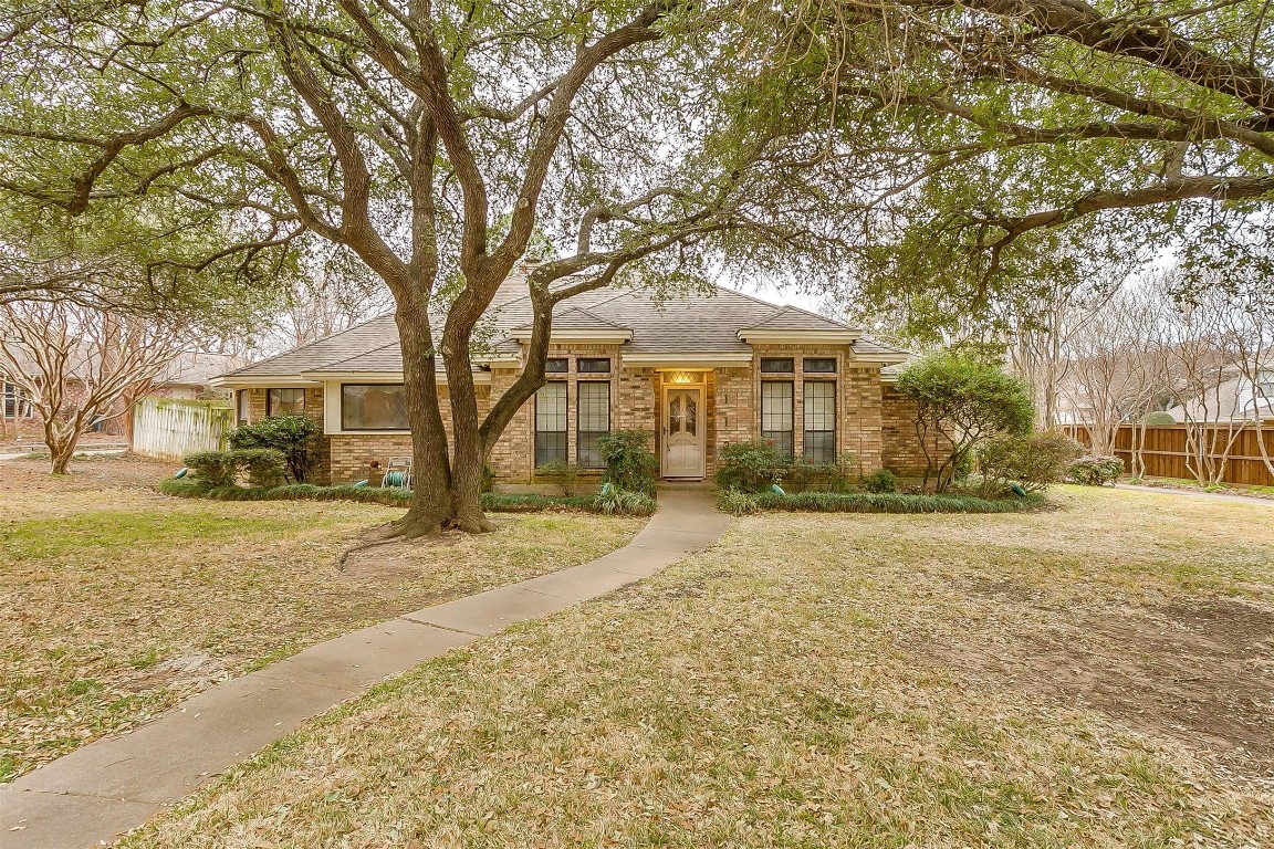 112 Cliffside Drive S Burleson TX 76028