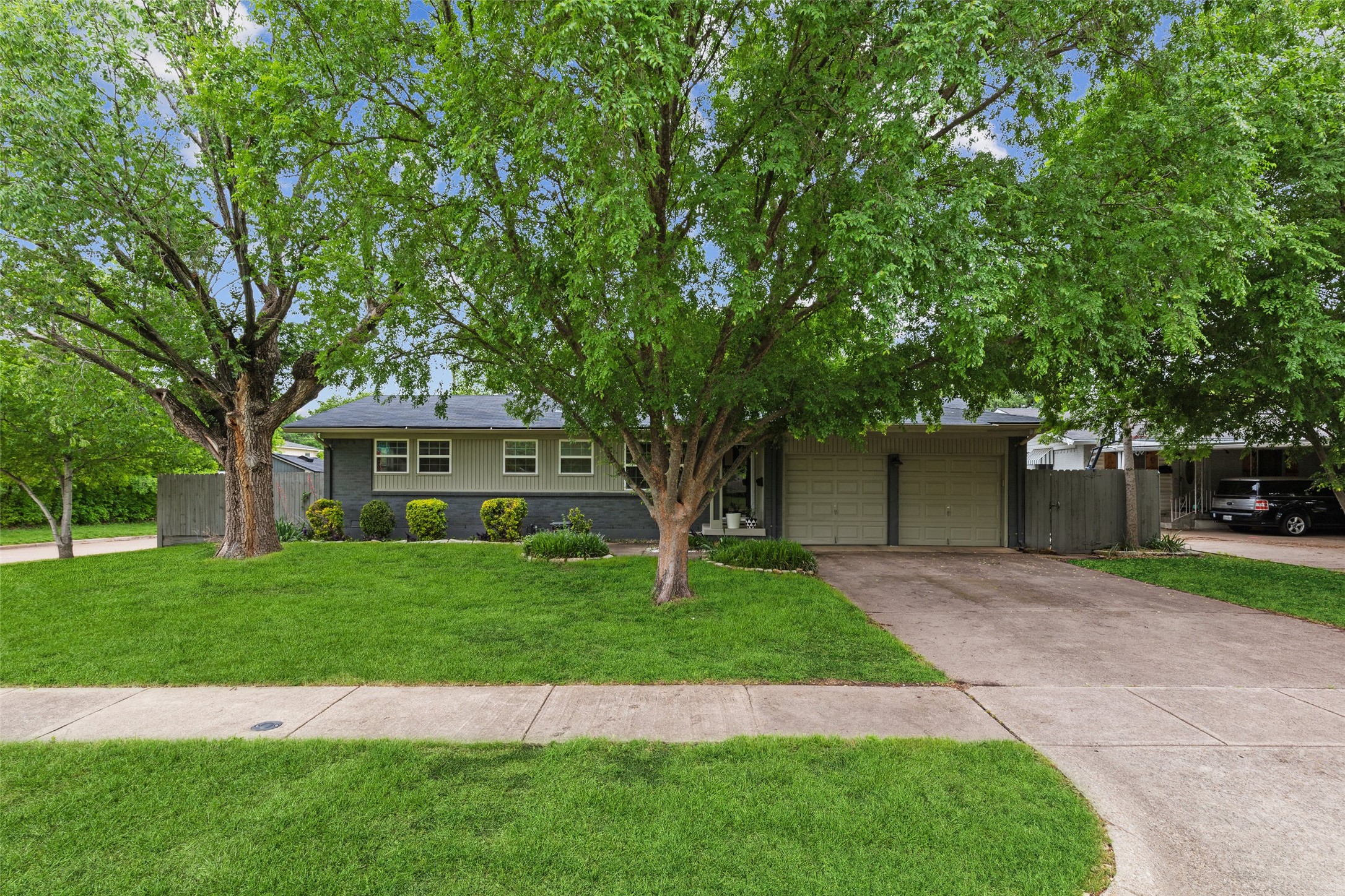 12207 Sunland Street Dallas TX 75218