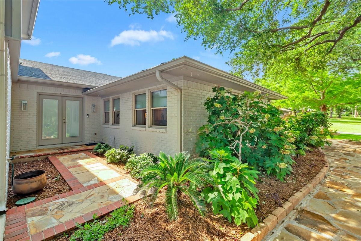 1943 Camelot Drive Grapevine TX 76051