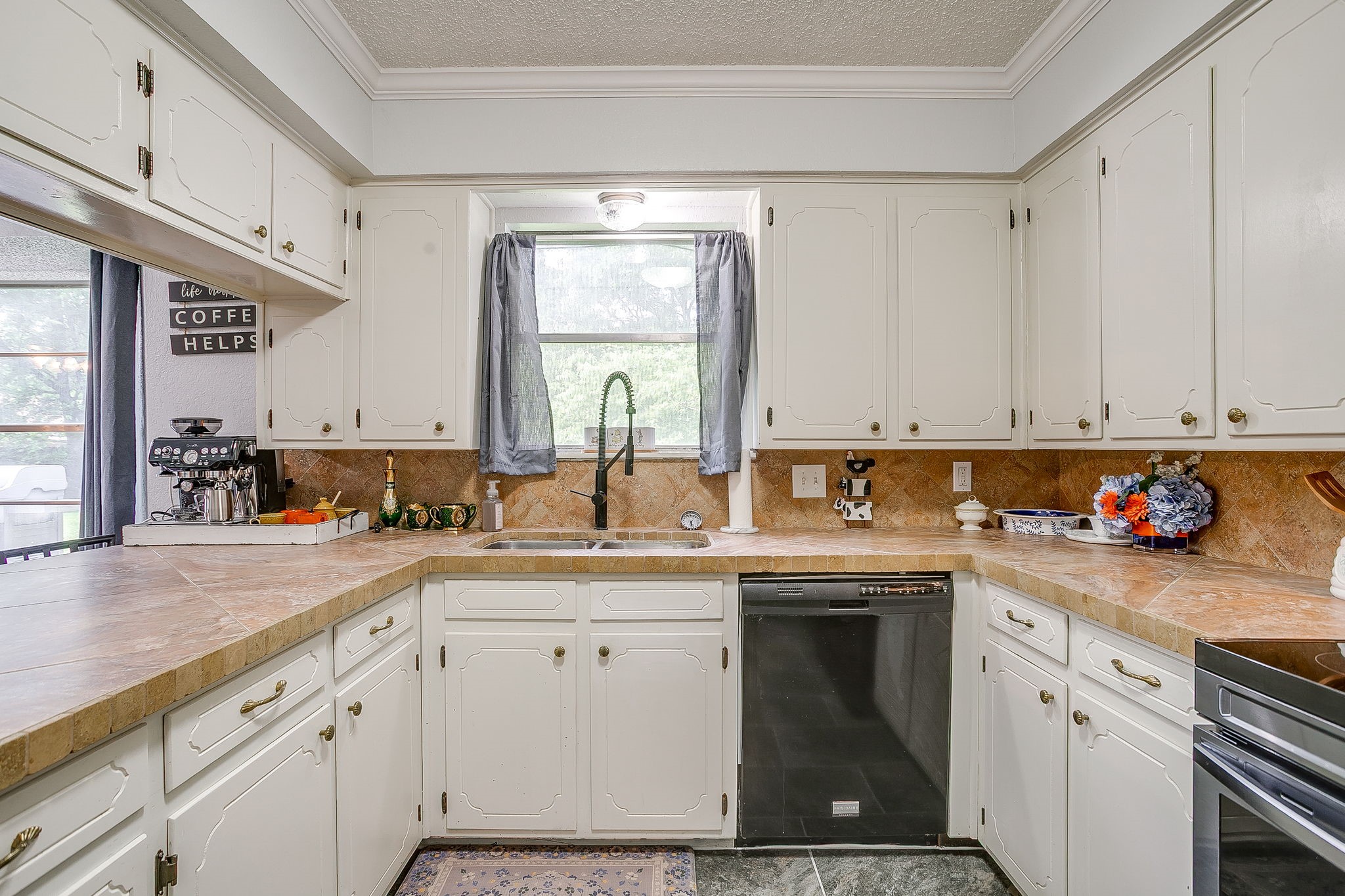529 Jayellen Avenue Burleson TX 76028