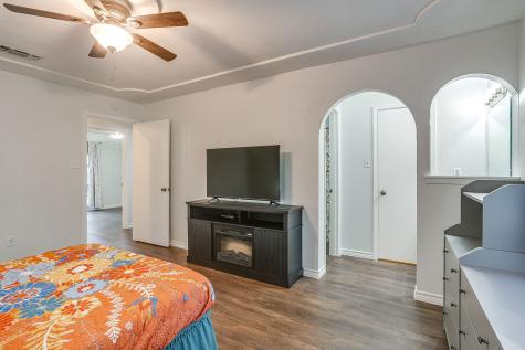 529 Jayellen Avenue Burleson TX 76028