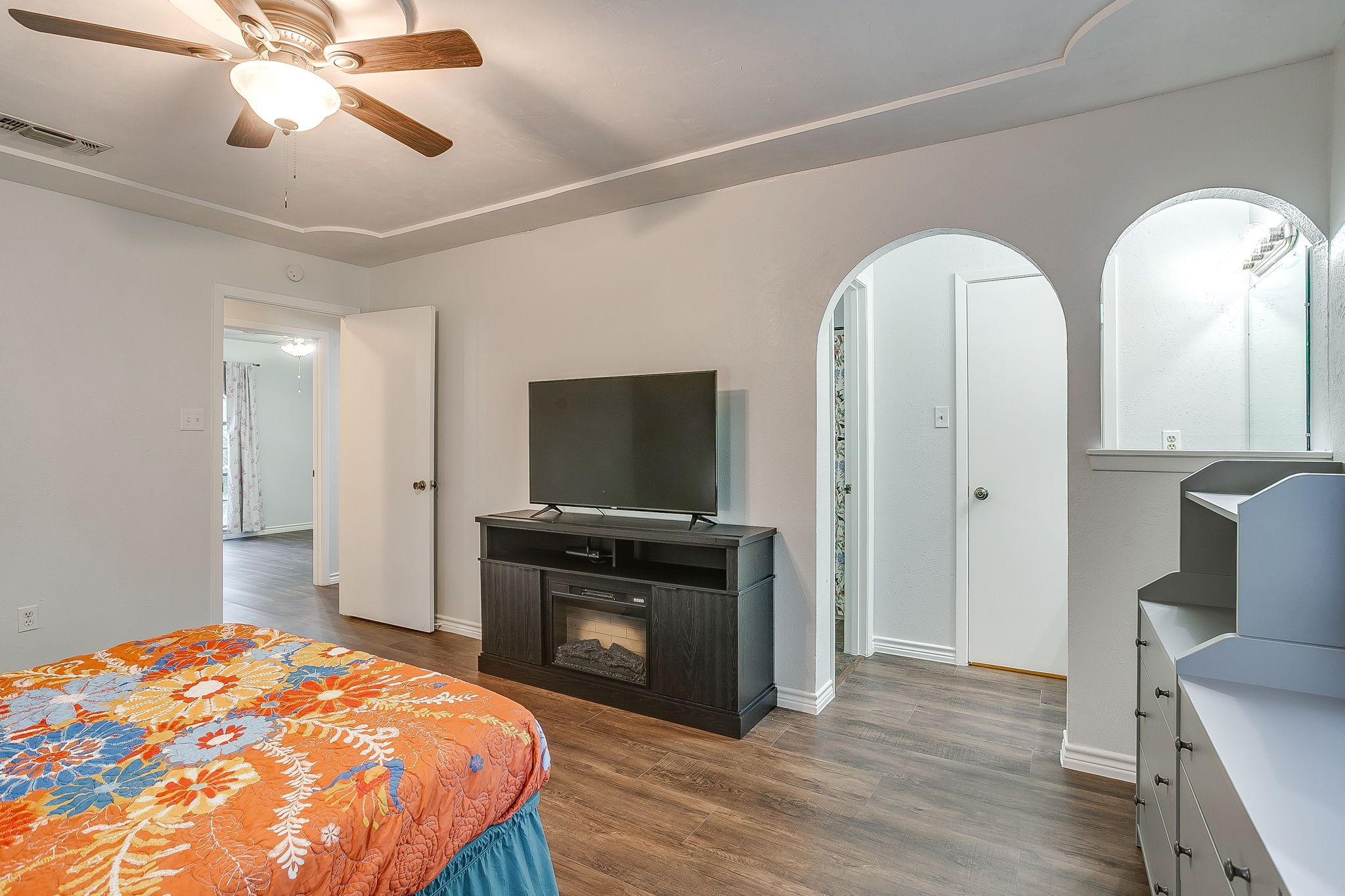 529 Jayellen Avenue Burleson TX 76028
