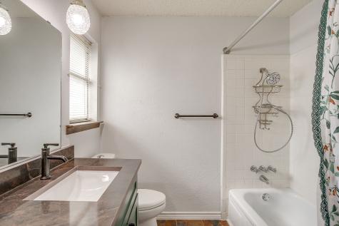 529 Jayellen Avenue Burleson TX 76028