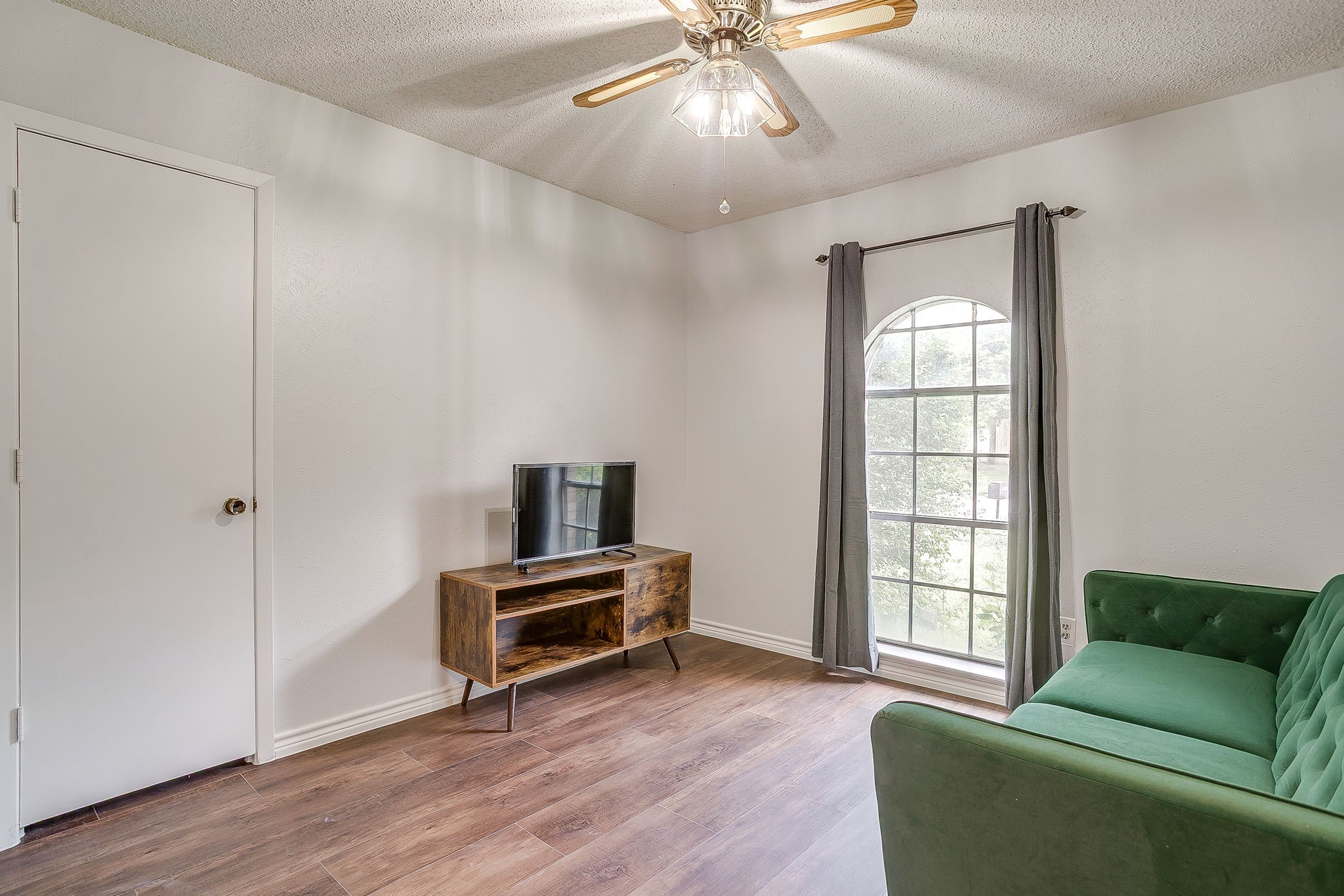 529 Jayellen Avenue Burleson TX 76028