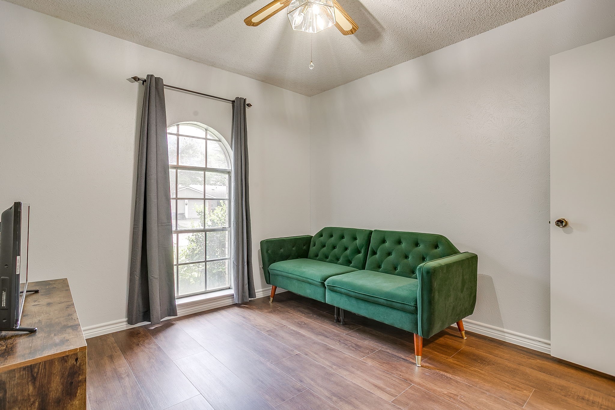529 Jayellen Avenue Burleson TX 76028