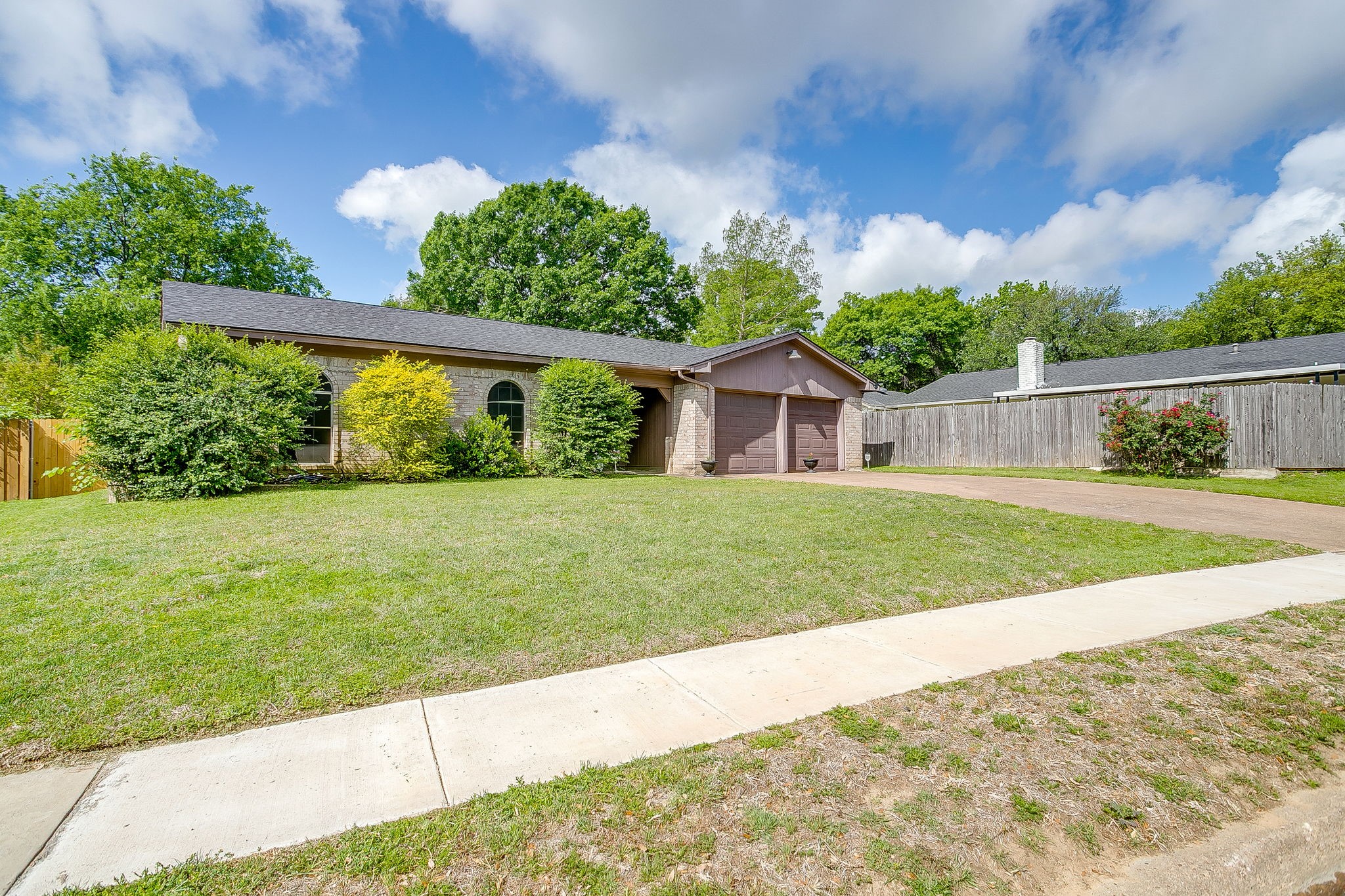 529 Jayellen Avenue Burleson TX 76028