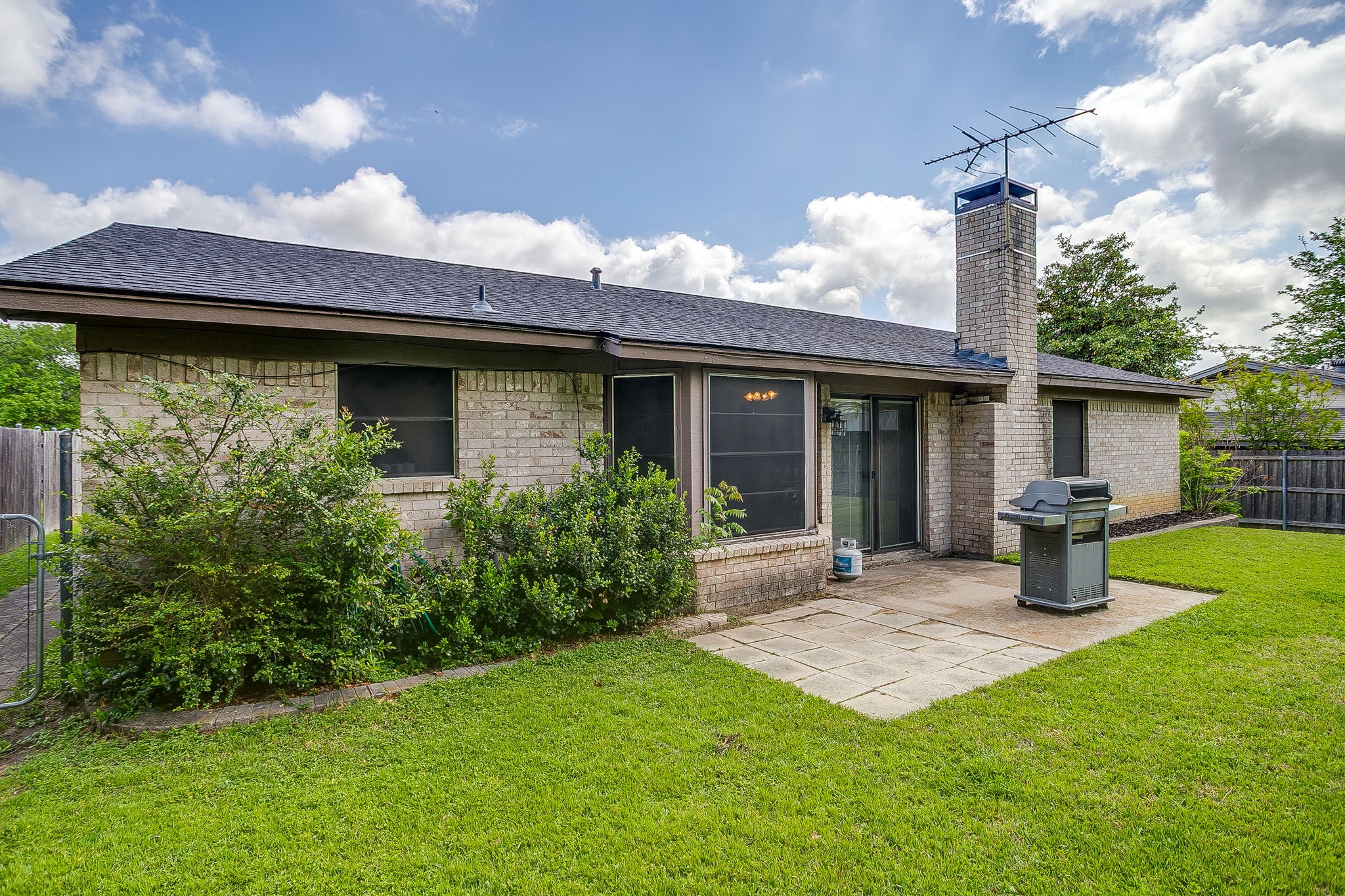 529 Jayellen Avenue Burleson TX 76028