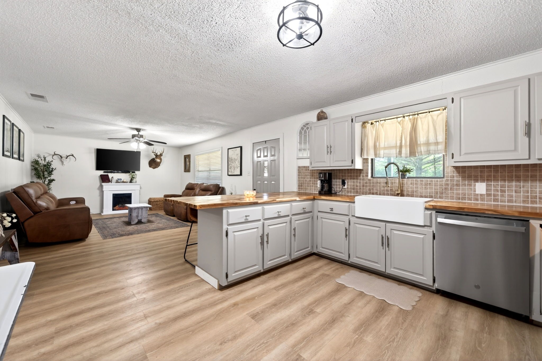 1334 Private Road 8520 Van TX 75790