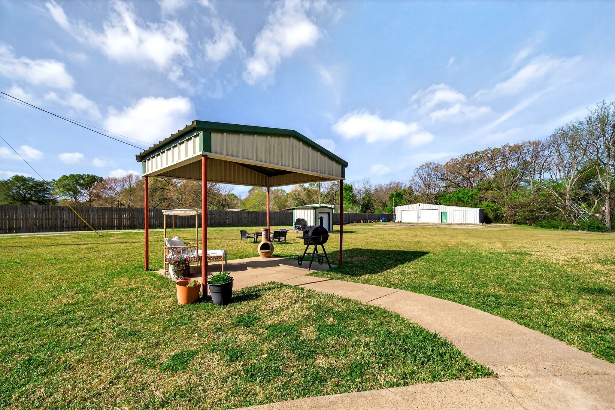 1334 Private Road 8520 Van TX 75790