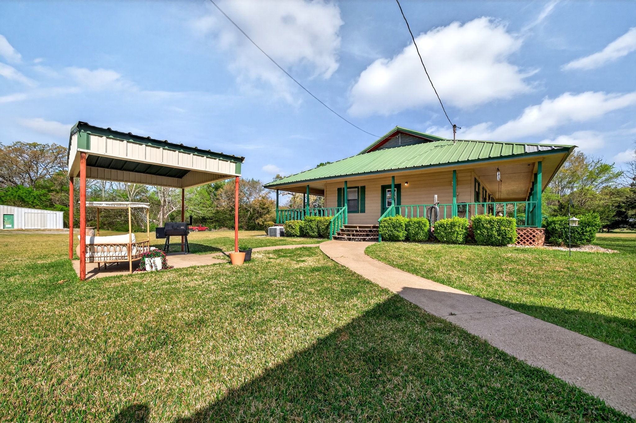 1334 Private Road 8520 Van TX 75790