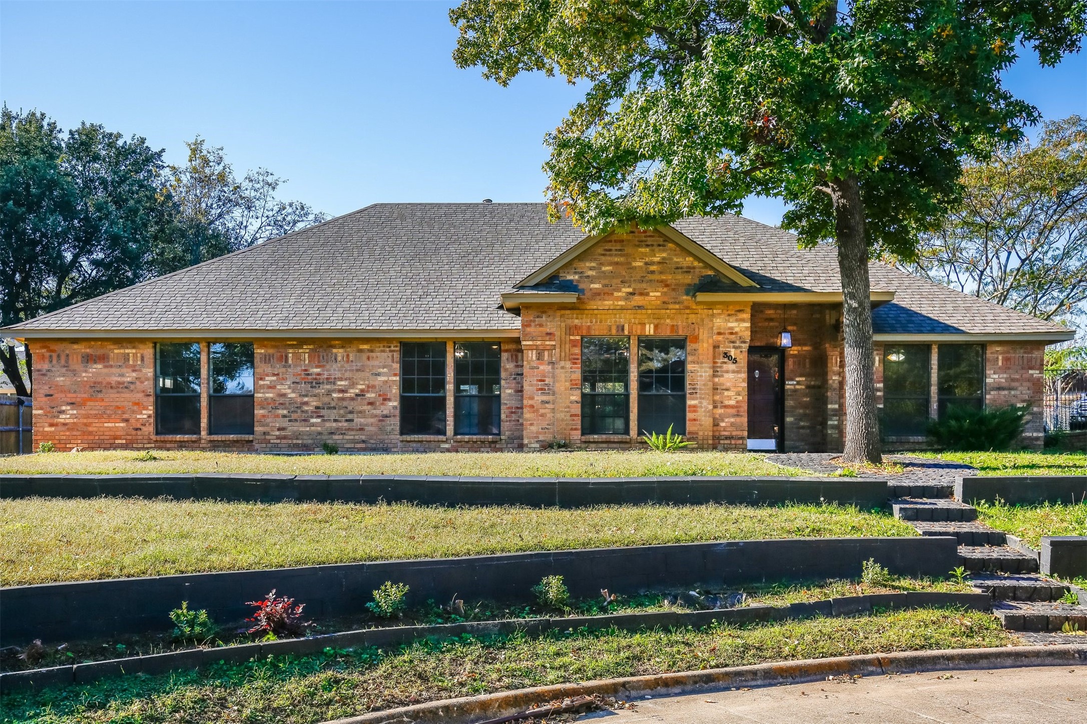 305 Coronado Drive Grand Prairie TX 75052