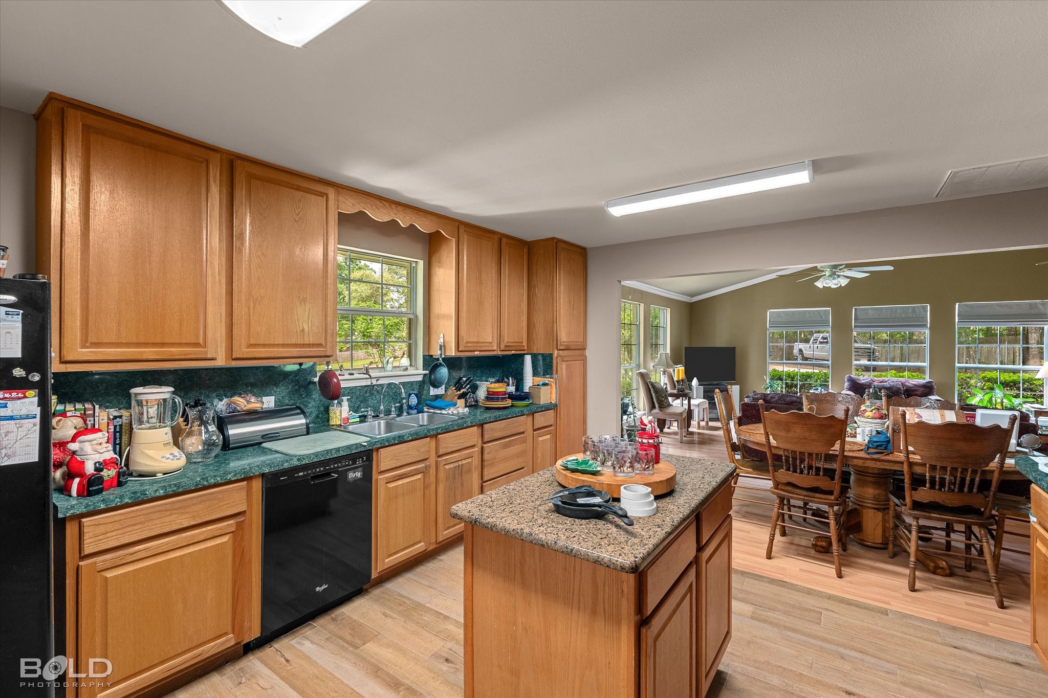 120 Gray Circle Benton LA 71006