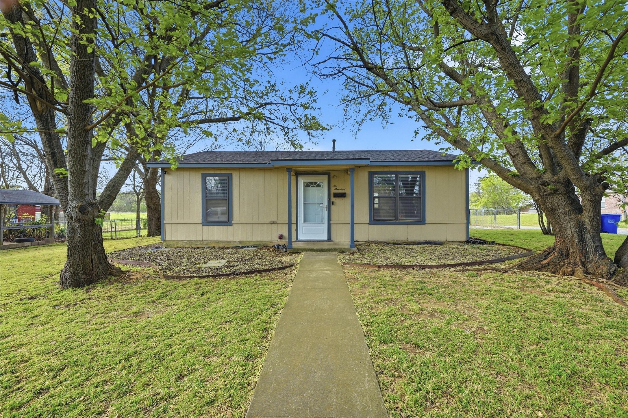 600 E South Street Whitesboro TX 76273