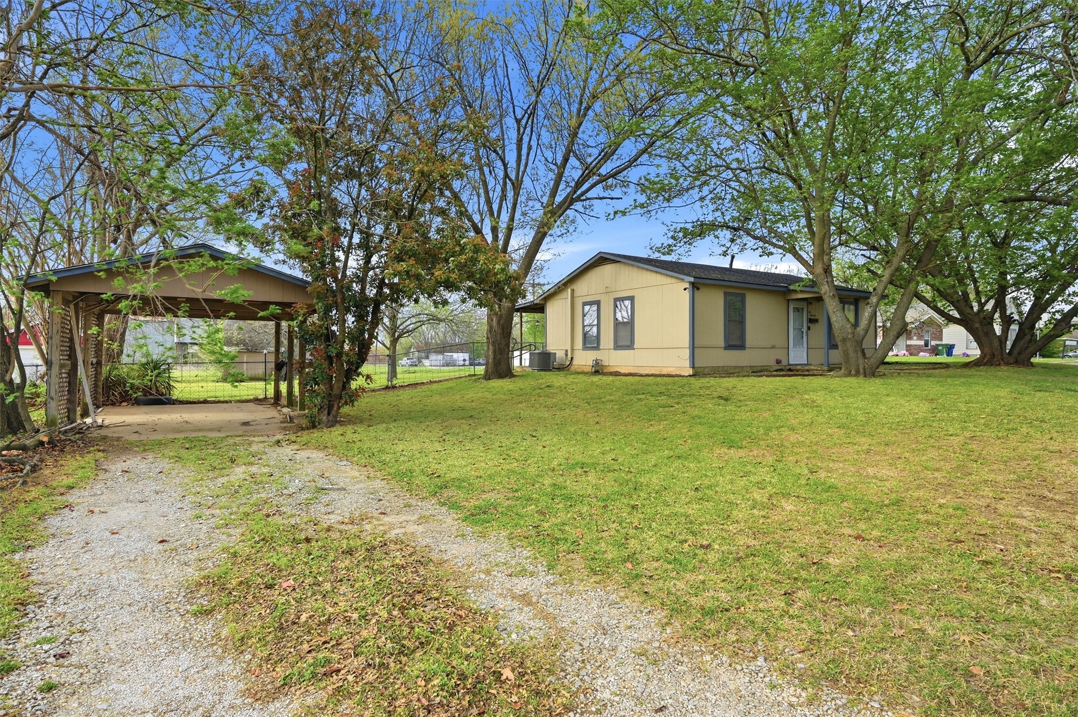 600 E South Street Whitesboro TX 76273