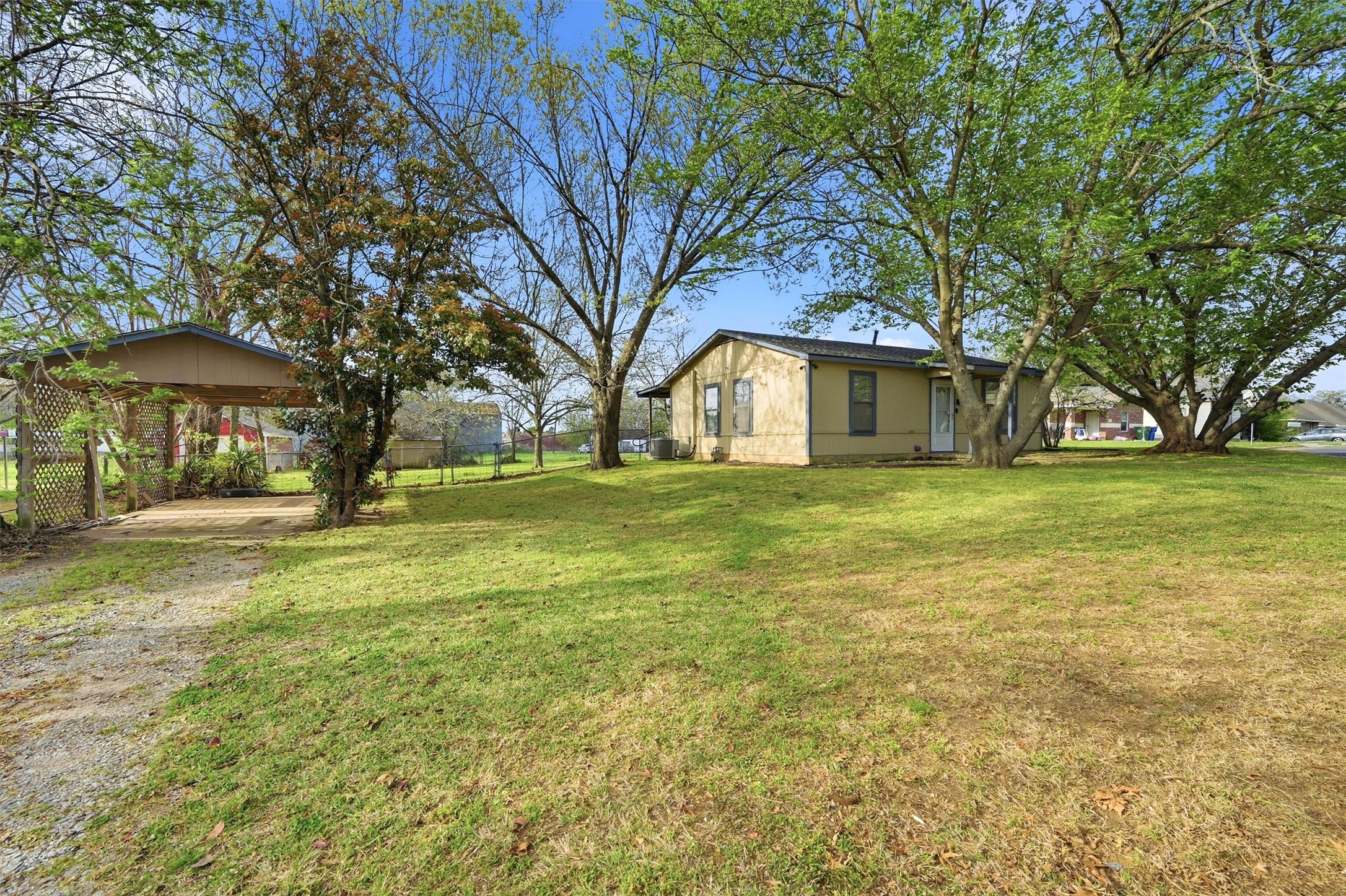600 E South Street Whitesboro TX 76273