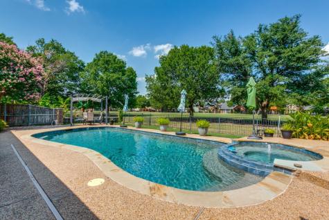 2925 Oak Springs Drive Garland TX 75044