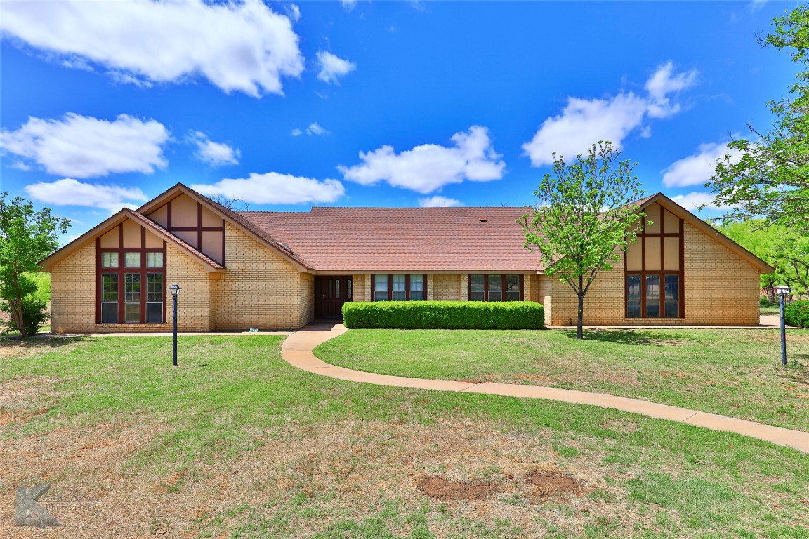 105 N Hilmar Street Weinert TX 76388