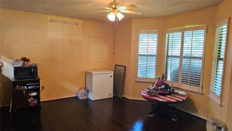 609 Betsy Ross Drive Arlington TX 76002