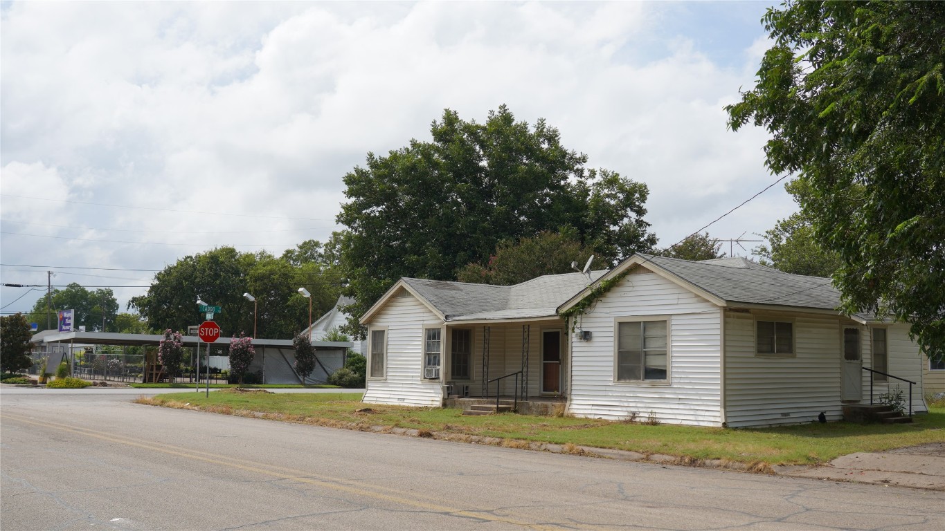 709 S Caddo Street Cleburne TX 76031