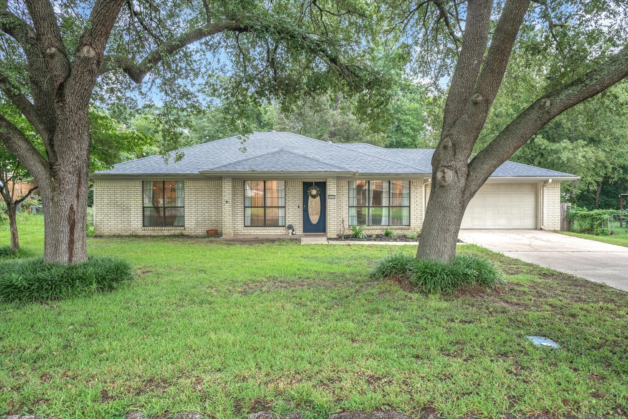 1013 Chevy Chase Street Gladewater TX 75647